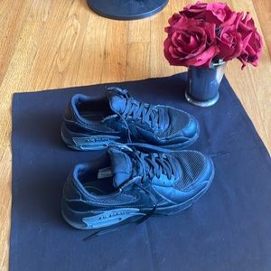 Black Nike Air sneakers 👟